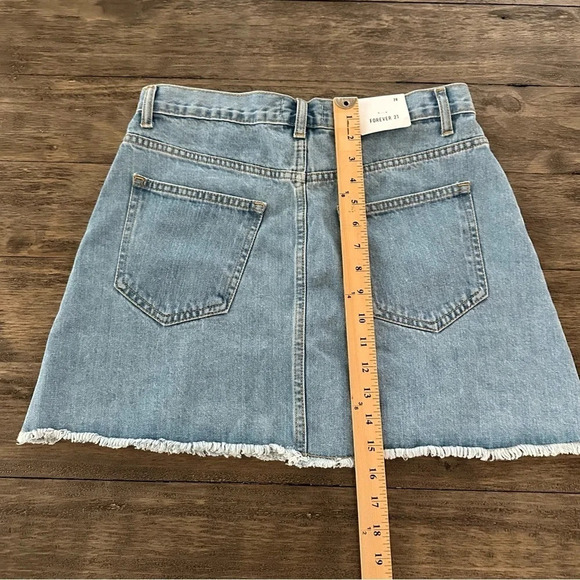 NWT Forever 21 size 28/6 Light Wash 100% Cotton Button Up Denim Mini Skirt Jean - Picture 4 of 6